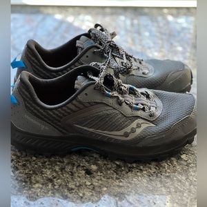 NWOT- Saucony sneakers